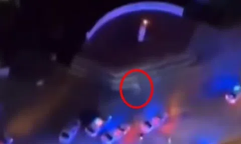 Video 'người ngoài hành tinh' cao 3m lơ lửng trên đầu cảnh sát Mỹ gây sốc
