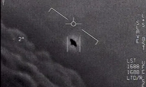 Hé lộ cực sốc về UFO du hành thời gian bí ẩn từ cựu sĩ quan tình báo Mỹ