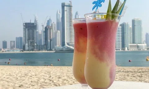 Sành như giới nhà giàu Dubai, uống đá lạnh 100.000 năm tuổi từ sông băng cổ đại Bắc Cực