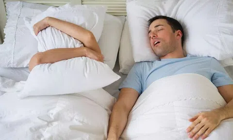 Tạo sao bạn ngủ ngáy nhiều hơn vào mùa đông?