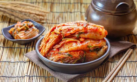 Ăn kim chi mỗi ngày có tốt không? Những lưu ý quan trọng dành cho các 'tín đồ' mê kim chi