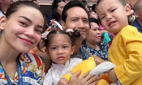 Hà Hồ - Kim Lý đưa hai con đi chơi Trung thu, biểu cảm 'khó đỡ' của quý tử Leon gây chú ý