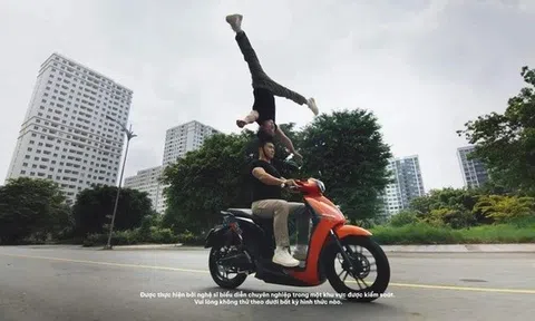 Đại diện của Quốc Cơ - Quốc Nghiệp lên tiếng về clip không đội mũ bảo hiểm, chồng đầu lên nhau khi lái xe