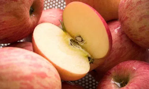 Hạt táo có độc không? Phải làm sao nếu lỡ ăn hạt táo?