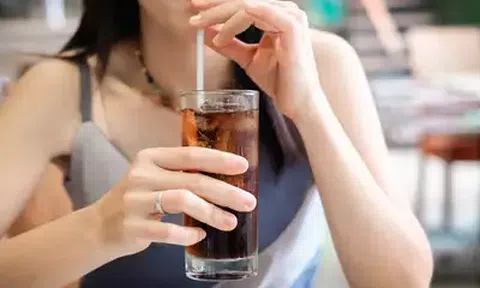 Có nên sử dụng 'soda ăn kiêng' để giảm cân?