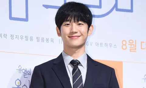 Jung Hae In bị tố là khách quen của hộp đêm dính líu đến scandal ma túy của G-Dragon và Lee Sun Kyun