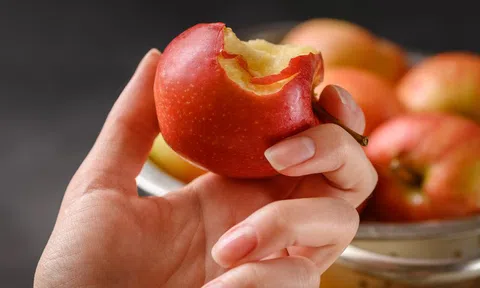 Công dụng của táo đối với sức khỏe răng miệng