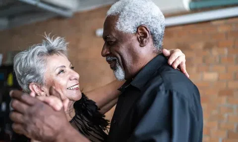 Tại sao tóc lại bạc khi chúng ta già đi?