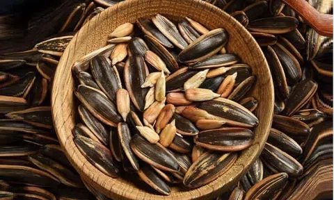 Cách rang hướng dương vị dừa độc đáo đãi khách ngày Tết