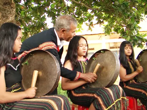 Để tiếng cồng chiêng vang mãi trên đại ngàn Tây Nguyên