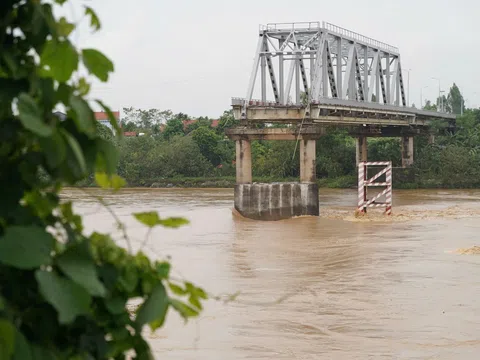 Sập cầu Phong Châu: Các lực lượng đang khẩn trương tập trung tìm kiếm, cứu nạn cứu hộ