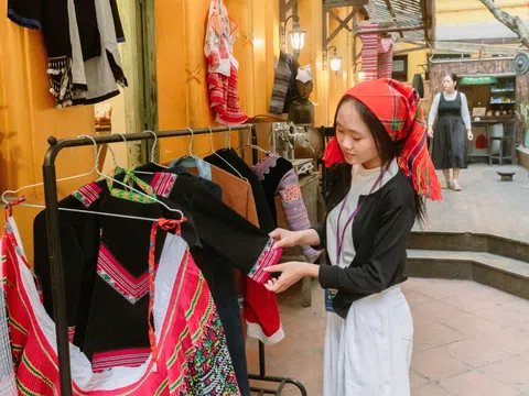 Phiên chợ gây quỹ - Nét văn hóa Tây Bắc gần gũi giữa lòng Thủ đô