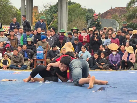 Về Nghĩa Thái xem trai làng đấu vật