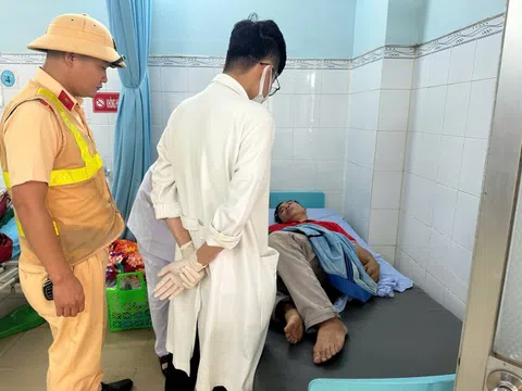 Đồng Nai: Người đàn ông co giật, ngất bên đường được CSGT đưa đi cấp cứu kịp thời