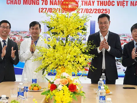 Bí thư Tỉnh ủy Quảng Bình thăm các đơn vị y tế nhân Ngày Thầy thuốc Việt Nam