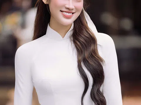 Người phụ nữ Hà thành và tà áo dài – một mối duyên không cần gọi tên