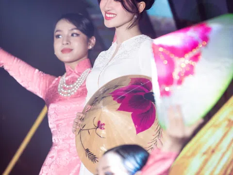 Phương Nhi thi Hoa hậu Quốc tế