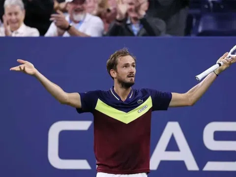 Tay vợt Trung Quốc làm nên kỳ tích, Alcaraz, Medvedev đi tiếp ở vòng 1/8 US Open 2023