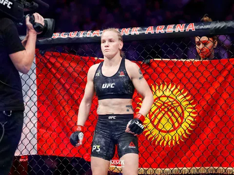 "Bullet Valentina" sẵn sàng cho màn tái đấu với Alexa Grasso tại UFC Fight Night 227