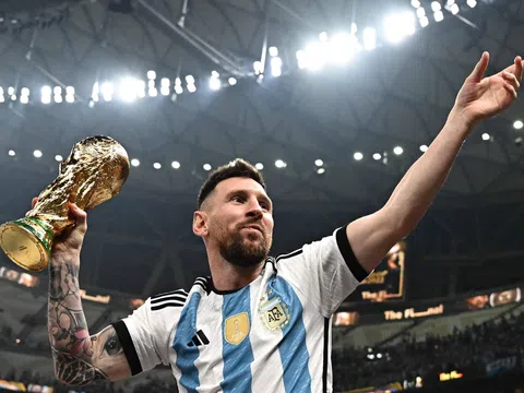 Messi 'nói tiếng Anh' sõi như người bản địa, fan hâm mộ ngỡ ngàng