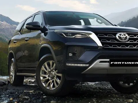 Toyota ‘chơi lớn’ khiến dân tình ‘dậy sóng’, sắp ra mắt Corolla Cross 7 chỗ và Fortuner bản giá rẻ?