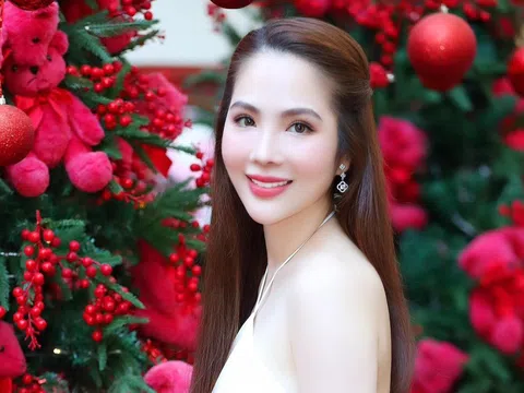 Hoa hậu Dương Kim Ánh ‘biến hóa’ đa dạng phong cách trong bộ hình giáng sinh