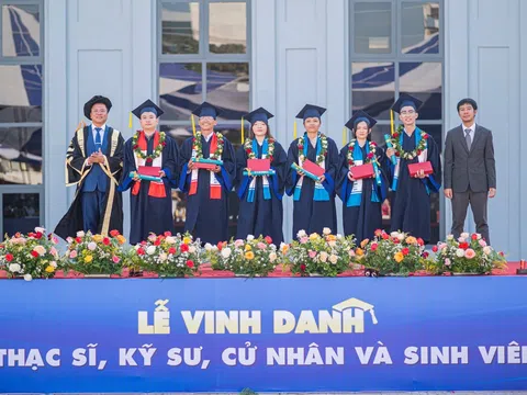 Lễ vinh danh tân phó giáo sư, thạc sĩ, kỹ sư, cử nhân và sinh viên ưu tú UTH năm 2023