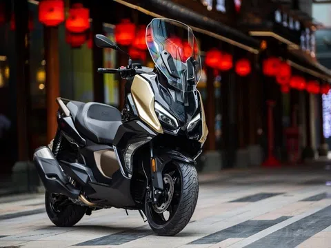 Đẩy Honda SH vào thế khó, ‘tân binh’ xe ga ra mắt giá rẻ giật mình, có phanh ABS và động cơ 350cc