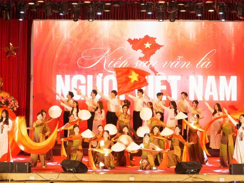 Chiêm ngưỡng sắc màu tài năng của sinh viên trường Báo tại đêm nhạc hội FPS 2025