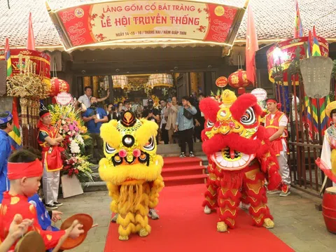 Hà Nội: Người dân nô nức trẩy hội rước nước tại làng gốm cổ Bát Tràng