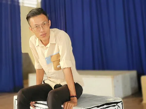 "Làm nghệ thuật cho là hy sinh thì nên đi tìm việc khác" - Đạo diễn, nhạc sĩ Khang Điền