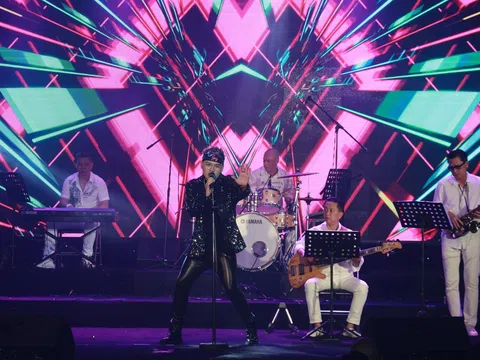 Liveshow Đỗ Hoàng Phúc đưa khán giả về nền âm nhậc của thập niên 90