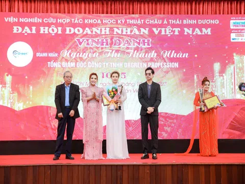 Doanh nhân Nguyễn Thị Thanh Nhàn được vinh danh tại Đại hội doanh nhân 2023