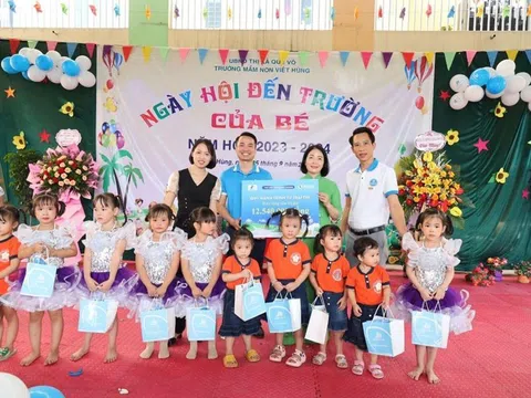 Thêm 12.540.000vnđ từ quỹ “Hành trình từ trái tim” của công ty CP Juno Milk Việt Nam được trao tặng trong lễ khai giản tại trường mầm non Việt Hùng