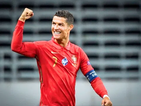 Phong độ hủy diệt, Ronaldo được gọi lĩnh xướng hàng công Bồ Đào Nha