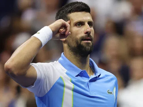 Djokovic ngạo nghễ, tái hiện màn ăn mừng 'gây bão' của đối thủ tại US Open