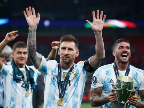 Bỏ lỡ ngày đặc biệt, Messi thể hiện tố chất 'thủ lĩnh tuyệt đối'