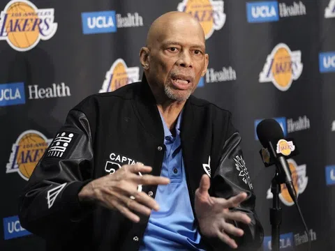 Huyền thoại NBA Kareem Abdul-Jabbar gọi tên hậu vệ dẫn bóng xuất sắc nhất mọi thời đại