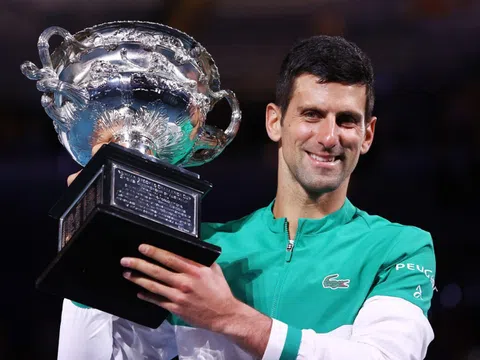 Thường xuyên 'bật' thầy, Djokovic có hành động gây bất ngờ với huấn luyện viên