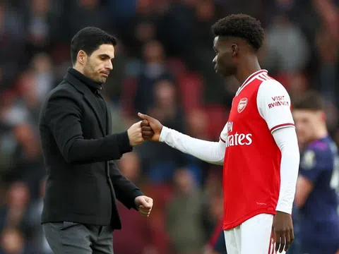 Arteta tiết lộ tình hình chấn thương của Saka và Saliba trước đại chiến với Chelsea