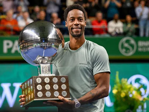 Vô địch Stockholm, Gael Monfils sánh ngang huyền thoại quần vợt Roger Federer