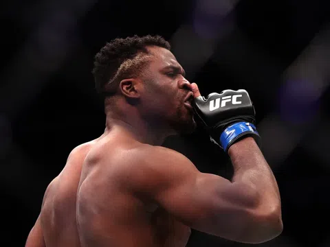 Francis Ngannou đưa ra lời đề nghị hấp dẫn dành cho Stipe Miocic sau khi trận đấu với Jon Jones bị hủy