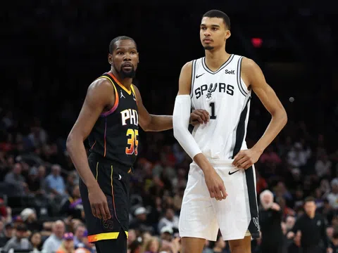 Kevin Durant dành nhiều lời khen ngợi cho khổng lồ bóng rổ mới của NBA