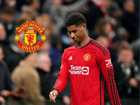 Nhận thẻ đỏ đau đớn, Rashford tiếp tục đón hung tin