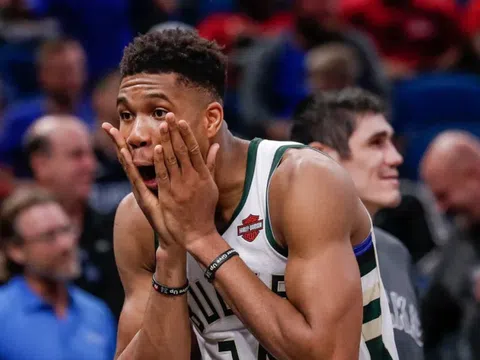 Ghi 54 điểm, ‘Á thần’ Giannis vẫn không thể cứu Milwaukee Bucks