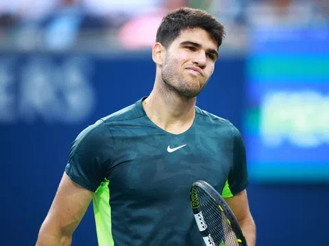 Carlos Alcaraz thừa nhận ‘kiệt quệ’ tinh thần vì phải cạnh tranh với Djokovic