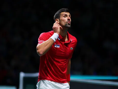 Djokovic ‘cấm khẩu’ khán giả nước Anh cực gắt