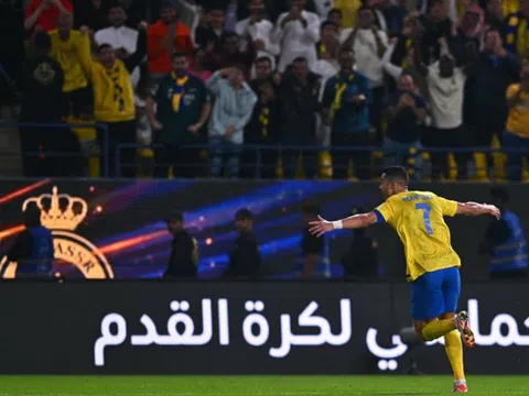 Ronaldo trình diễn siêu hạng, Al Nassr nối dài mạch trận thăng hoa