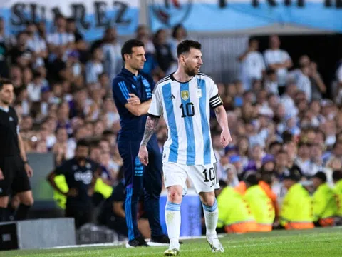 Sắp rời Argentina, HLV Scaloni nói Messi như một 'thỏi nam châm'