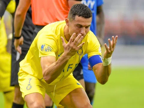 Bất công cho Ronaldo, HLV Al Nassr phạm cả luật của FIFA để giúp trọng tài